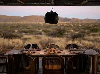 Tswalu Loapi Tented Camp: Villa mit überdachter Terrasse Tswalu Loapi Tented Camp: Villa mit überdachter Terrasse