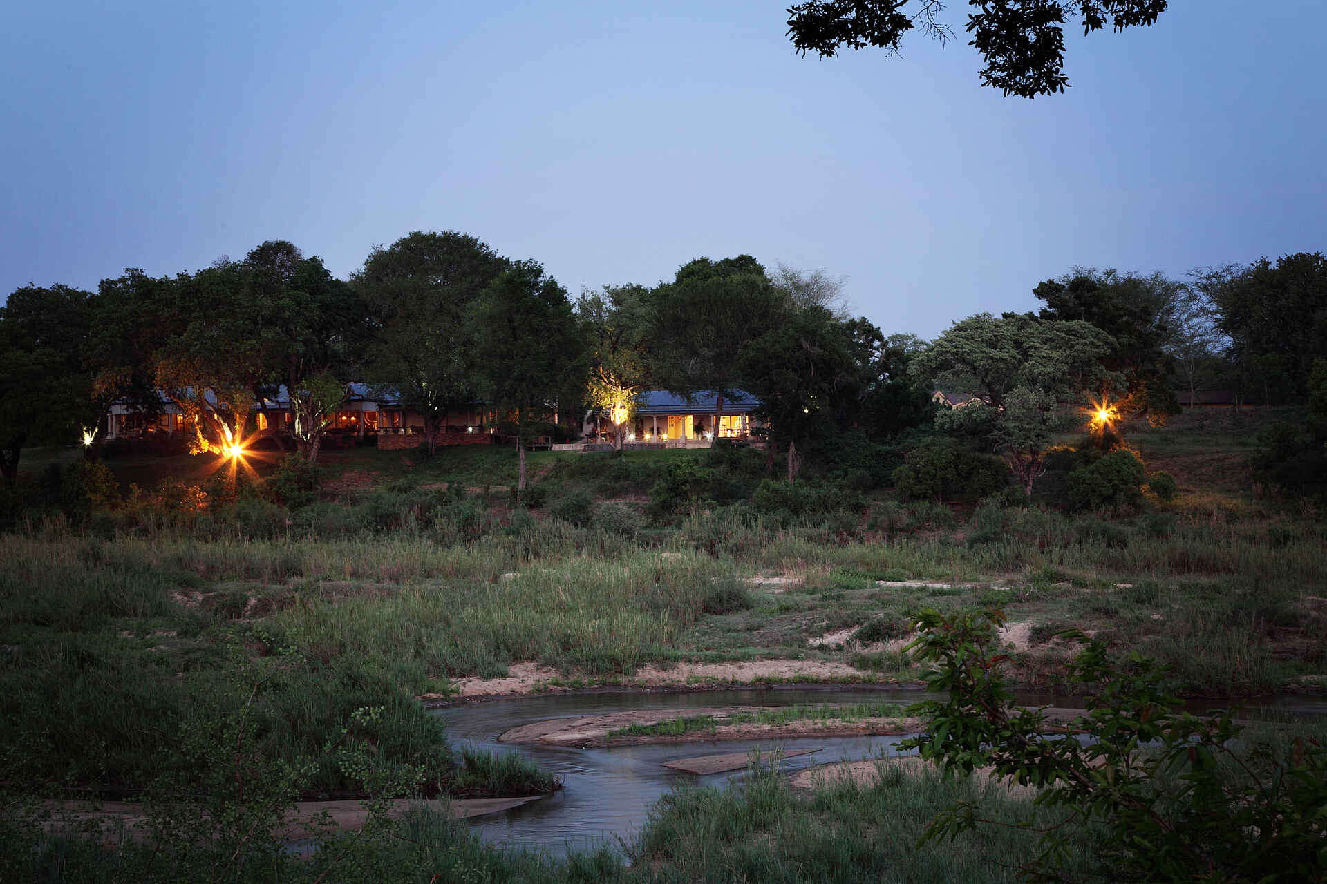 MalaMala Rattrays Camp: Die Hauptldoge bei Nacht