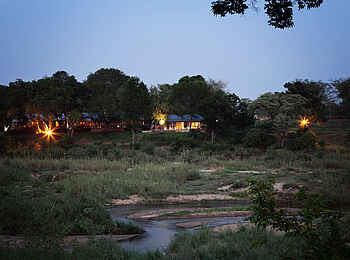 MalaMala Rattrays Camp: Die Hauptldoge bei Nacht MalaMala Rattrays Camp: Die Hauptldoge bei Nacht