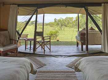 Encounter Mara Camp: Family Tent Blick hinaus