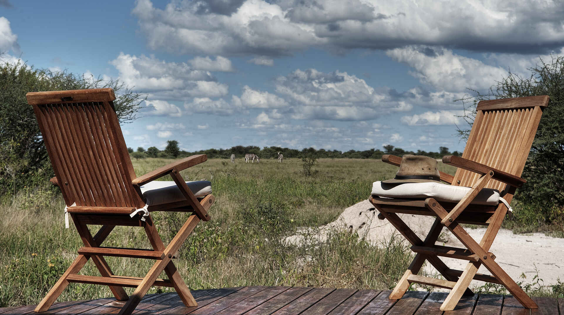 Baines Baobab, Kalahari, Kwando Safaris, Nxai Pan Camp, Nxai Pan National Park, NG 53, Deck, Deck chair, Gästechalets, Stuhl, Veranda, Nxai Pan, Nxai-Pfanne