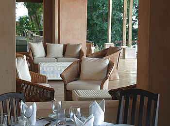 Royal Zambezi Lodge: Speisesaal und Lounge