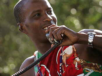 Saruni Mara Camp: Traditionell gekleideter Guide