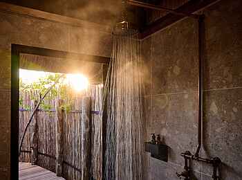 Savute Safari Lodge: Innendusche Savute Safari Lodge: Innendusche