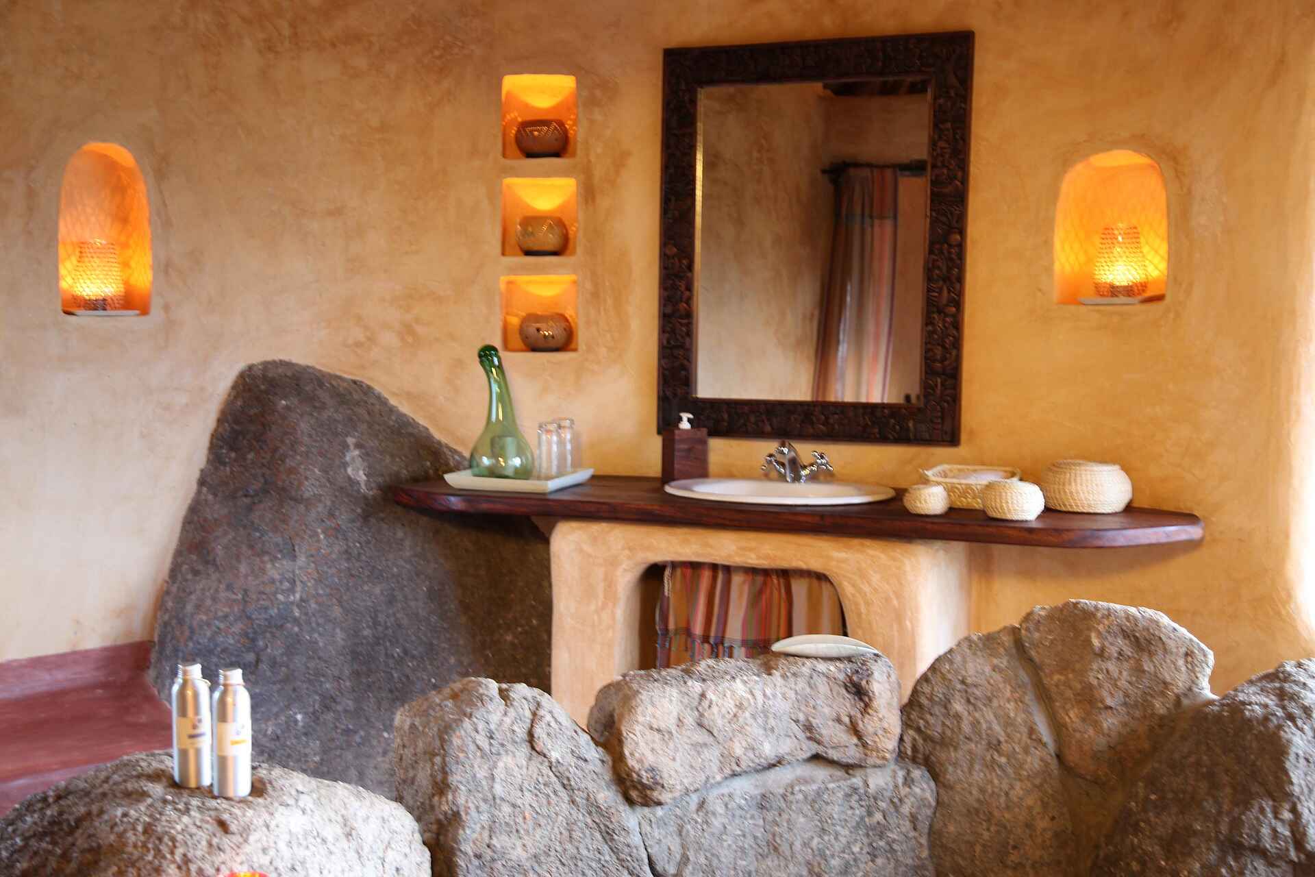 Afrikarma, Afrikarma Safaris, Afrikarma Safaris. Wildnis. Hautnah, Afrikarma.de, kinderfreundliche Lodge, Lake Mburo Nationalpark, Mihingo Lodge, Pferdesafaris, Uganda, Badezimmer