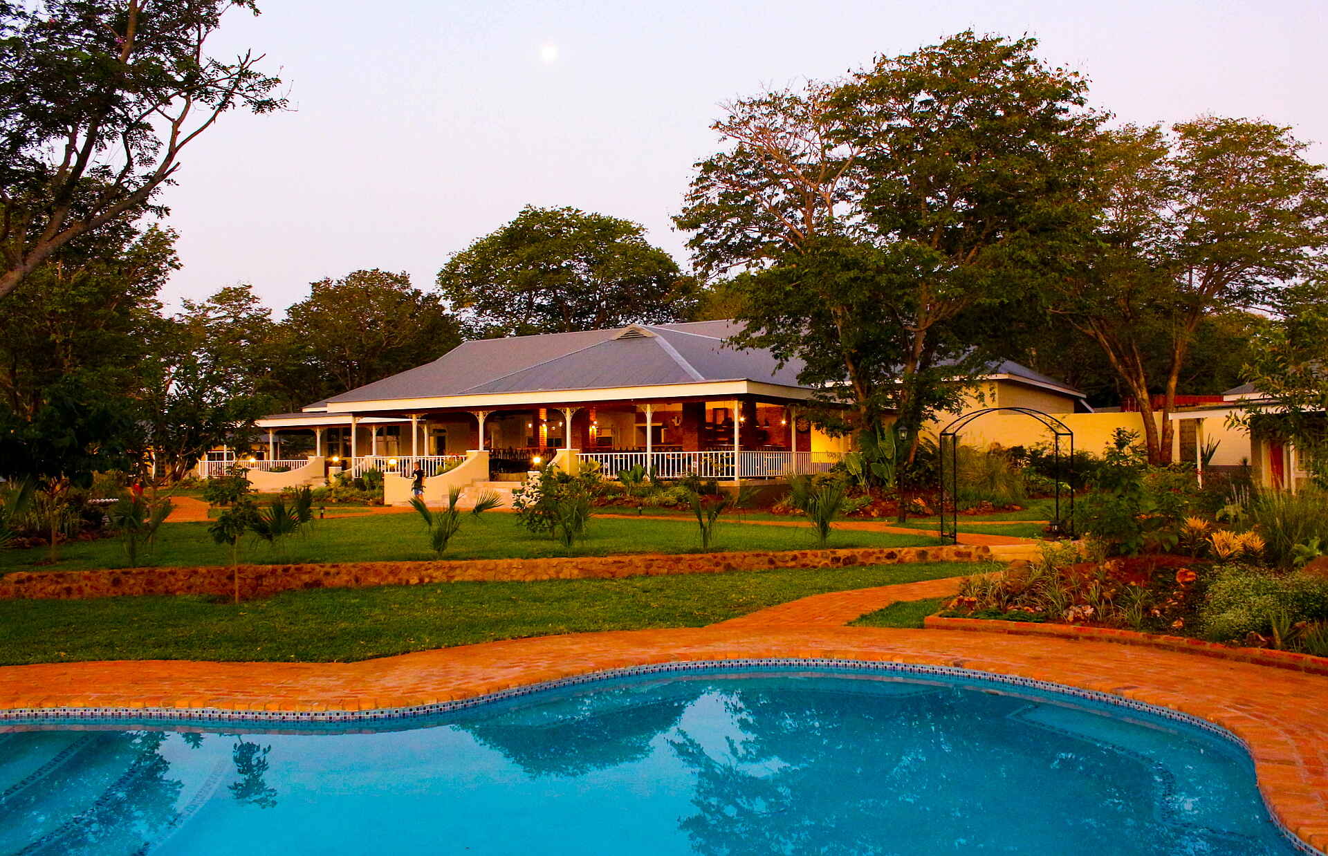 Pioneers Victoria Falls, Victoria Falls, Garten, Swimming Pool, Afrikarma, Afrikarma Safaris, Afrikarma Safaris - Wildnis. Hautnah., Afrikarma.de