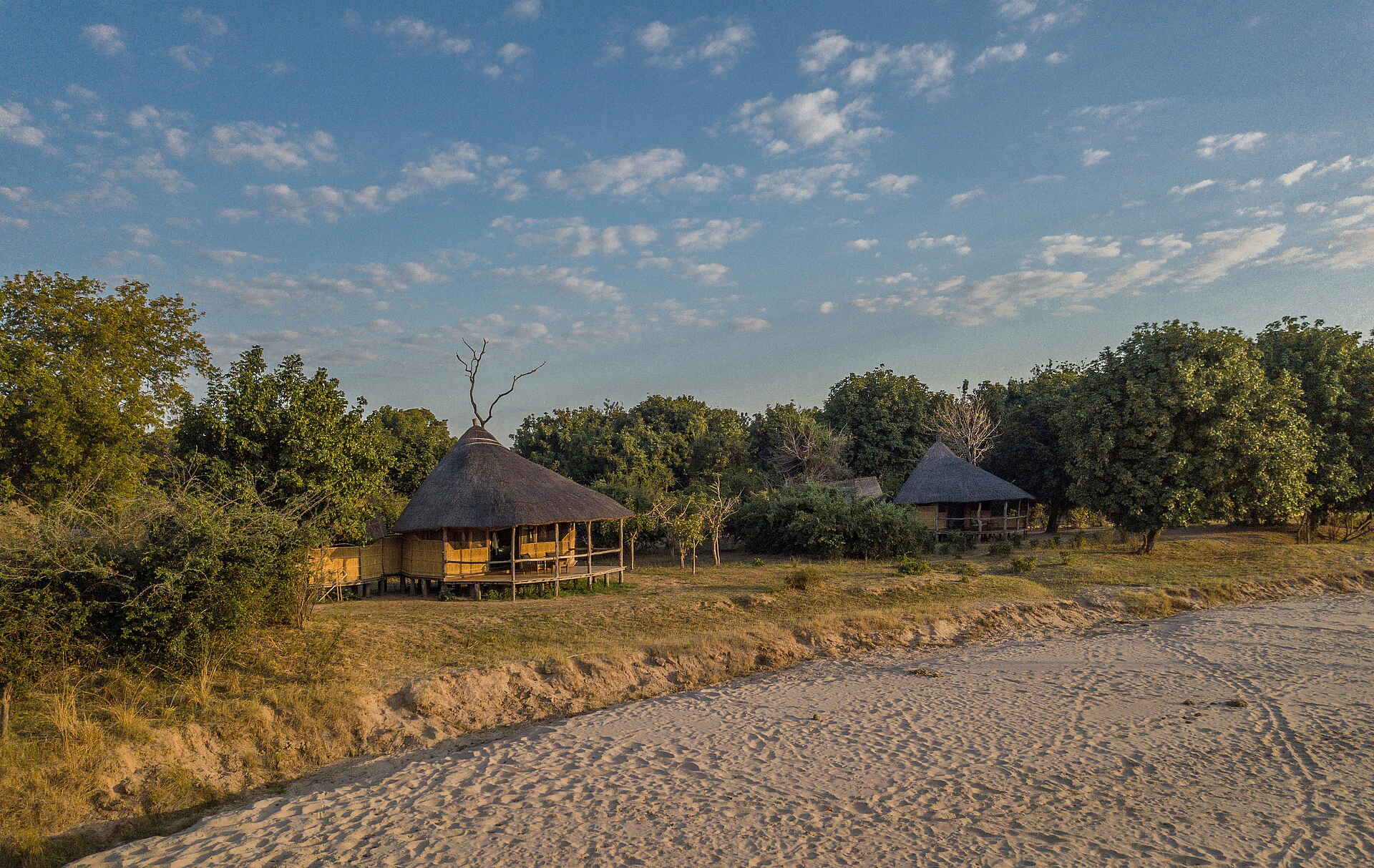Time + Tide Nsolo: Außenansicht eines Gästechalets