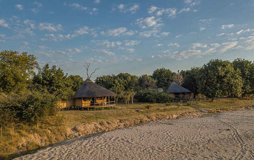 Time + Tide Nsolo: Außenansicht eines Gästechalets Time + Tide Nsolo: Außenansicht eines Gästechalets