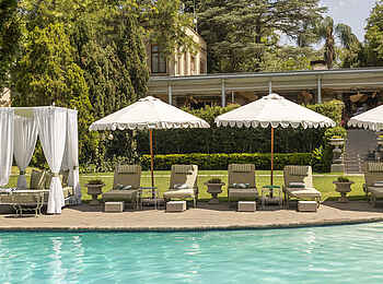 Fairlawns Boutique Hotel & Spa: Am Pool
