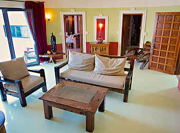 Gold Zanzibar Beach House & Spa: Das Wohnzimmer der African Villa