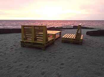 Hotel Tropicana: Sitzgelegenheiten am Strand