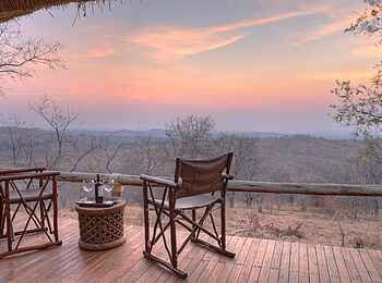 Ikuka Safari Camp: Private Terrasse eines Gästezelts