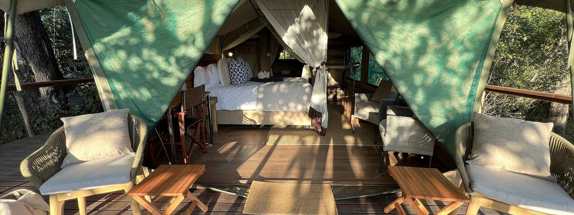Kala Camp: Blick auf eine Zeltsuite mit Veranda