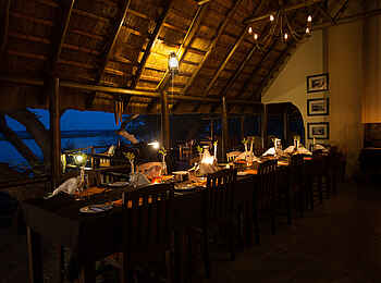 Kasaka River Lodge: Abendessen Kasaka River Lodge: Abendessen