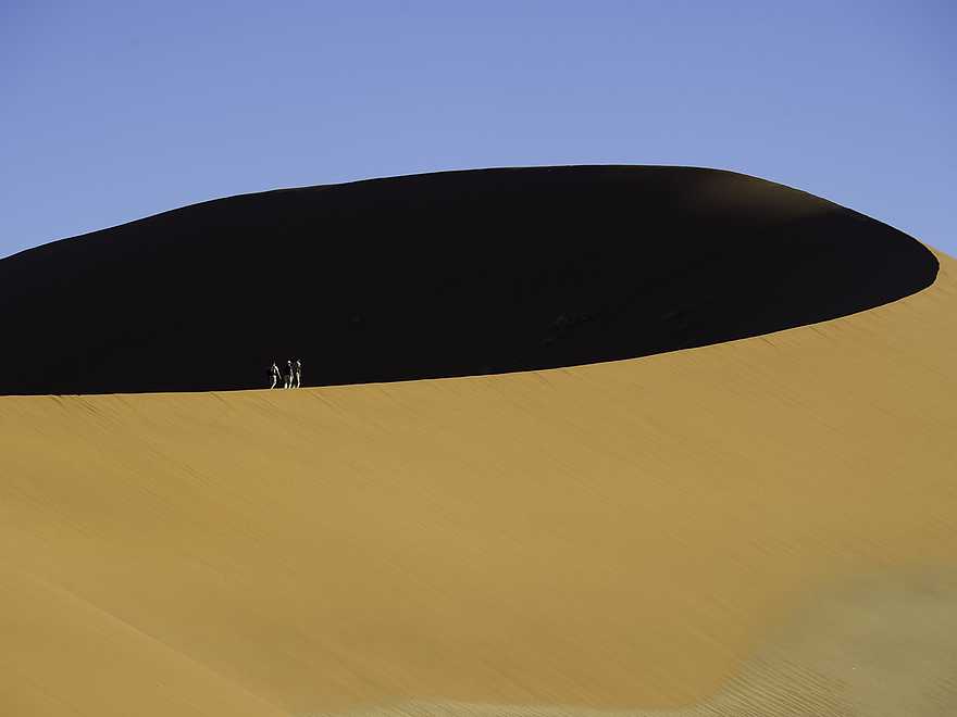 Little Kulala: Wanderung auf dem Dünenkamm Little Kulala: Wanderung auf dem Dünenkamm