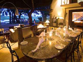 Luangwa Safari House: Dinner-Tafel Luangwa Safari House: Dinner-Tafel