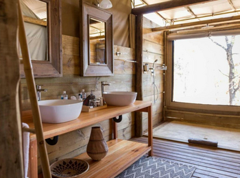 Mankwe Tented Retreat: Das Badezimmer Mankwe Tented Retreat: Das Badezimmer