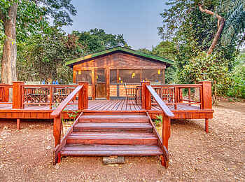 Mbali Mbali Gombe Lodge: Restaurant Außenbereich