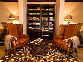 Mfuwe Lodge: Kleine Referenzbibliothek