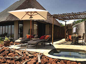 Ngoma Safari Lodge: Außenanlagen der Suite Ngoma Safari Lodge: Außenanlagen der Suite