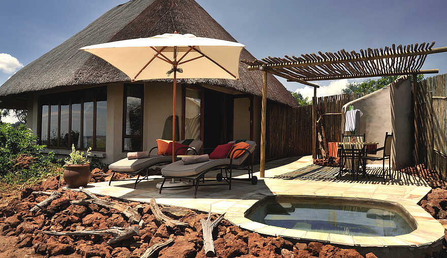 Ngoma Safari Lodge: Außenanlagen der Suite Ngoma Safari Lodge: Außenanlagen der Suite