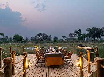 North Island Okavango Safari Camp: Dinner auf dem Deck 
