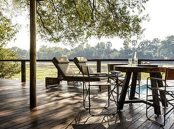 Sanguni Safari Lodge: Die Terrasse des Directors Zelt