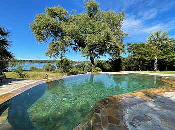 The River Farmhouse: Blick auf den Zambezi vom Pool