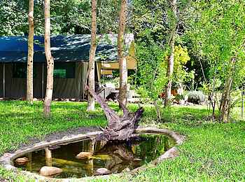 The Woodlands Camp: Gartenanlage mit Zeltsuite