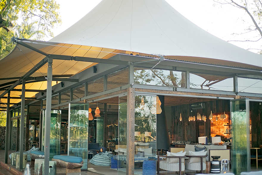 Thorntree River Lodge: Glasfronten Thorntree River Lodge: Glasfronten