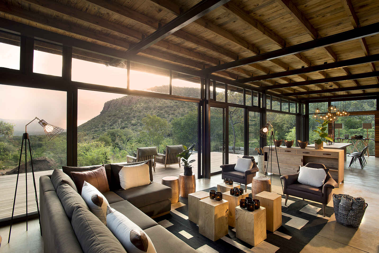 Marataba Mountain Lodge: Lounge bei Sonnenuntergang Marataba Mountain Lodge: Lounge bei Sonnenuntergang