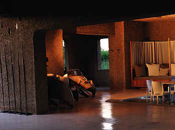 Sabi Sabi Earth Lodge: Lounge der Lodge Sabi Sabi Earth Lodge: Lounge der Lodge