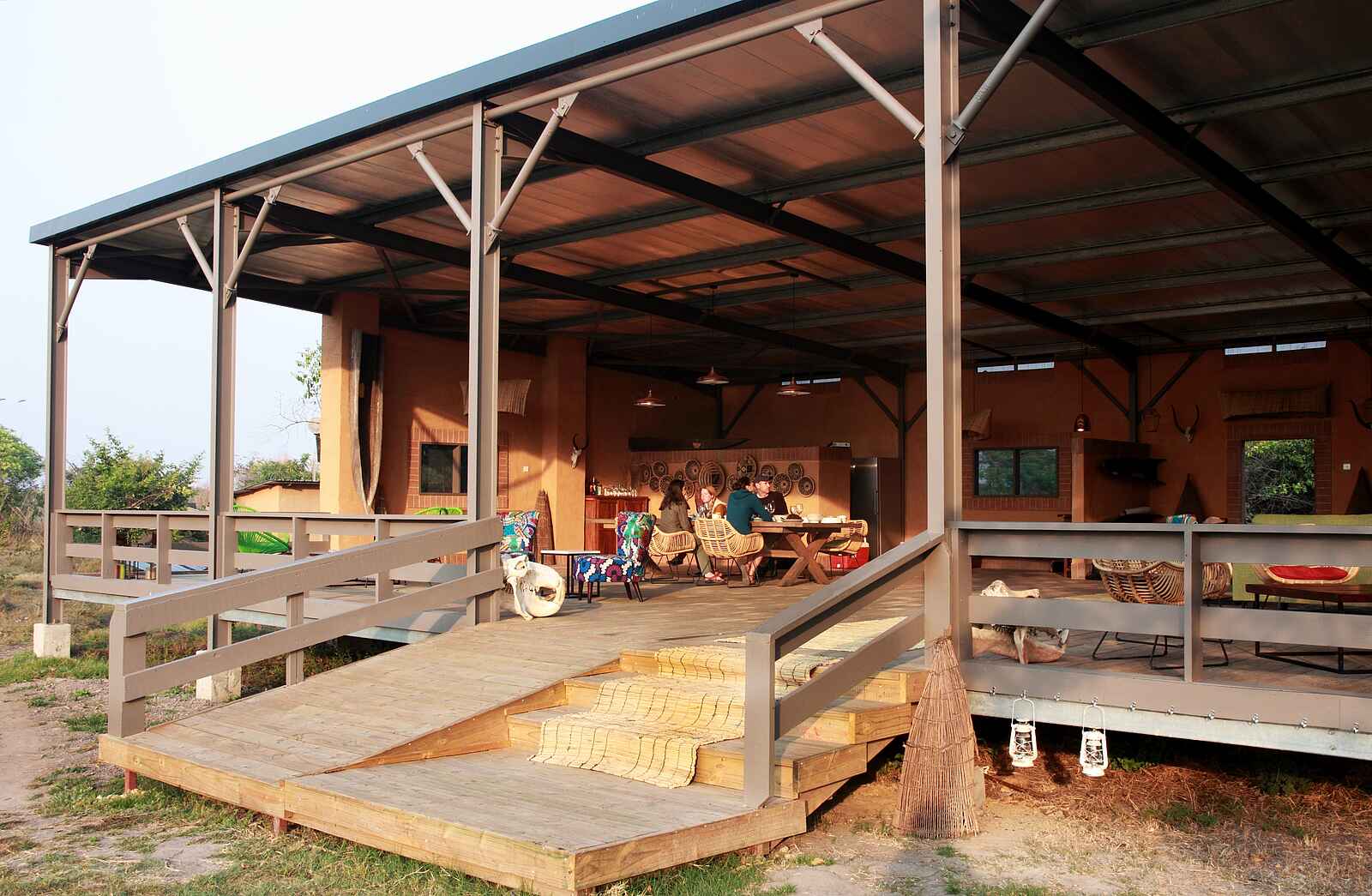 Shoebill Island Camp: Offenes Hauptgebäude Shoebill Island Camp: Offenes Hauptgebäude