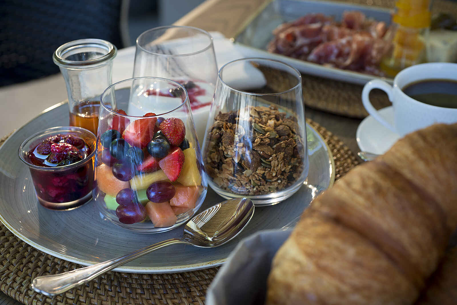 Stanley and Livingstone Boutique Hotel: Frühstücksteller mit Früchten und Müsli Stanley and Livingstone Boutique Hotel: Frühstücksteller mit Früchten und Müsli