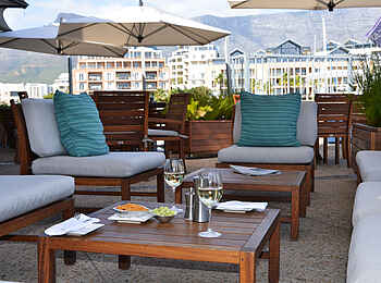 Cape Grace Hotel: Bascule Bar Terrasse am Yachthafen Cape Grace Hotel: Bascule Bar Terrasse am Yachthafen