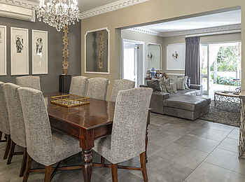 Fairlawns Boutique Hotel & Spa: Villa Moji Esstisch