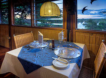 Kubu Lodge: Abendessen im Restaurant Kubu Lodge: Abendessen im Restaurant