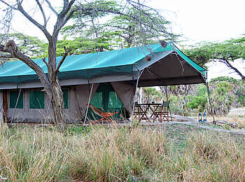 Lake Manze Camp: Natürliche Farben Lake Manze Camp: Natürliche Farben