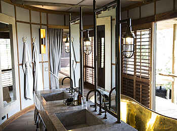 Little Mombo Camp: Suite Waschtisch