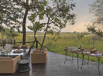 Nxabega Okavango Tented Camp: Abendessen auf der Terrasse