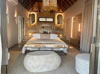 Simbavati Waterside Lodge: Luxury Suite Bett