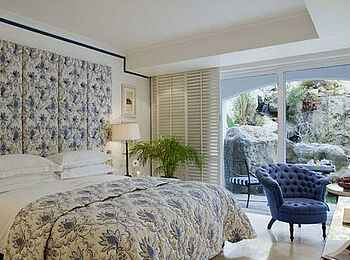 The Twelve Apostles Hotel: Mountainfacing Room Bett The Twelve Apostles Hotel: Mountainfacing Room Bett