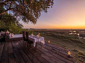 Zarafa Camp: Dinner mit Aussicht auf das Delta Zarafa Camp: Dinner mit Aussicht auf das Delta