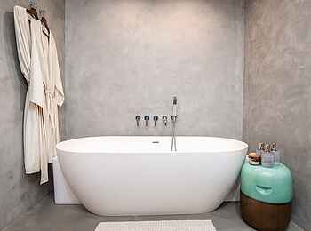 Zuri Zanzibar: Bad mit freistehender Badewanne