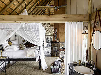 Singita Ebony Lodge: Blick auf das Bett der Suite Singita Ebony Lodge: Blick auf das Bett der Suite