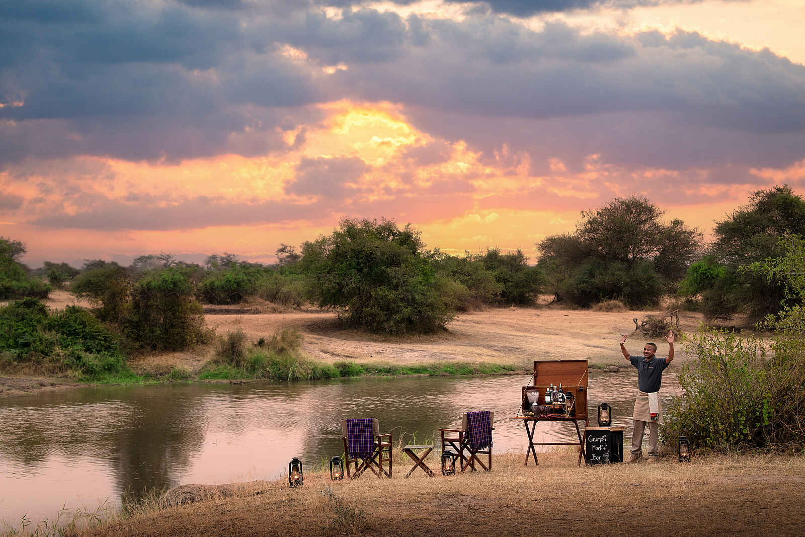 andBeyond Grumeti Serengeti River Lodge: Sundowner am Fluss andBeyond Grumeti Serengeti River Lodge: Sundowner am Fluss