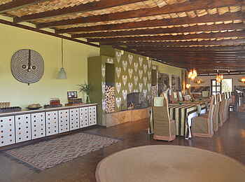 Hatari Lodge: Lounge
