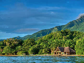 Mbali Mbali Mahale Lodge: Lage am See