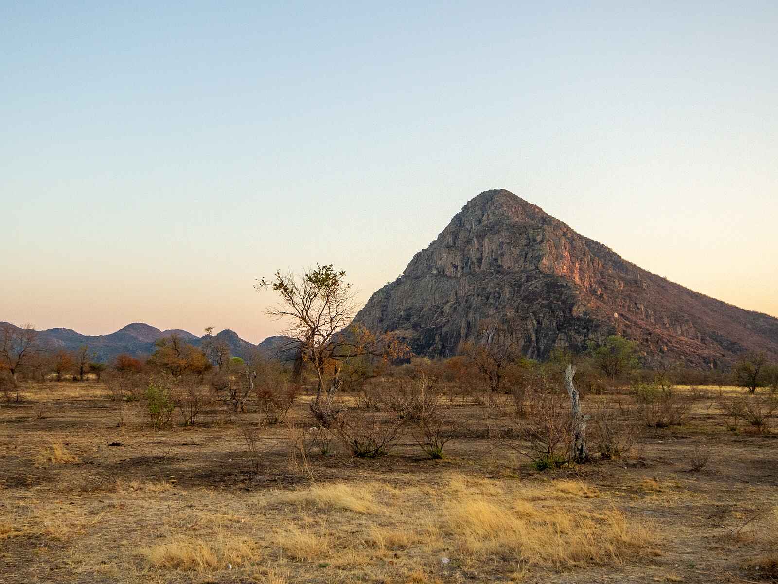 Nxamaseri Island Lodge: Umgebung der Tsodilo Hills Nxamaseri Island Lodge: Umgebung der Tsodilo Hills