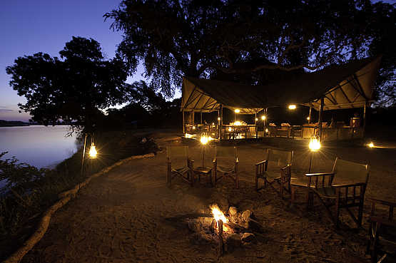 Old Mondoro Camp: Abendstimmung Old Mondoro Camp: Abendstimmung
